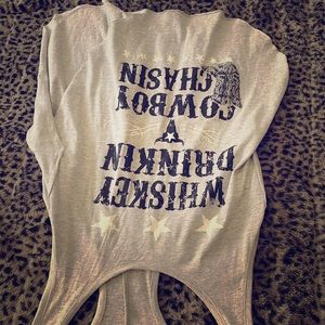 Loose fitting tank with slits in the sides